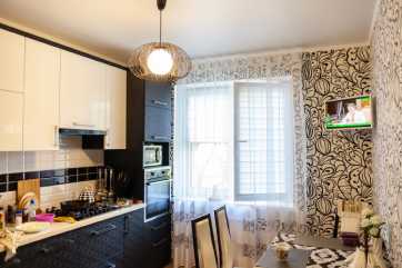 Двухстворчатое окно ПВХ на кухне