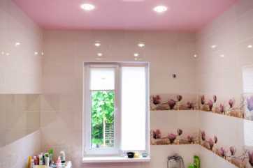 Двухстворчатое окно ПВХ в ванной