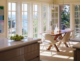 Прекрасный вид обрамляют окна Ори